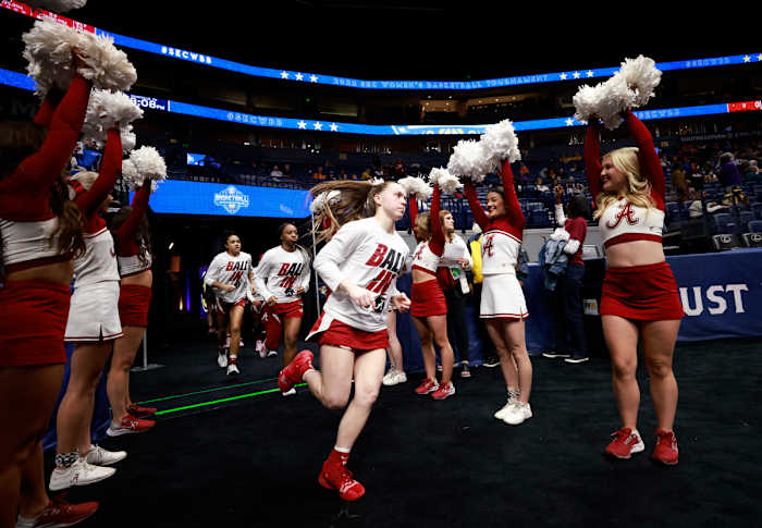 030322_WBB_BarberHa_Cheer_Georgia_RC1597